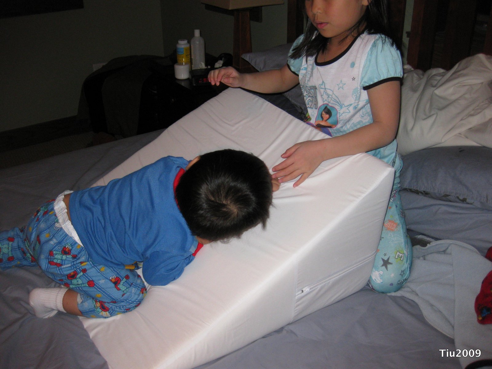 Wedge Pillow for Acid Reflux relief Wedge Pillow for Acid Reflux relief